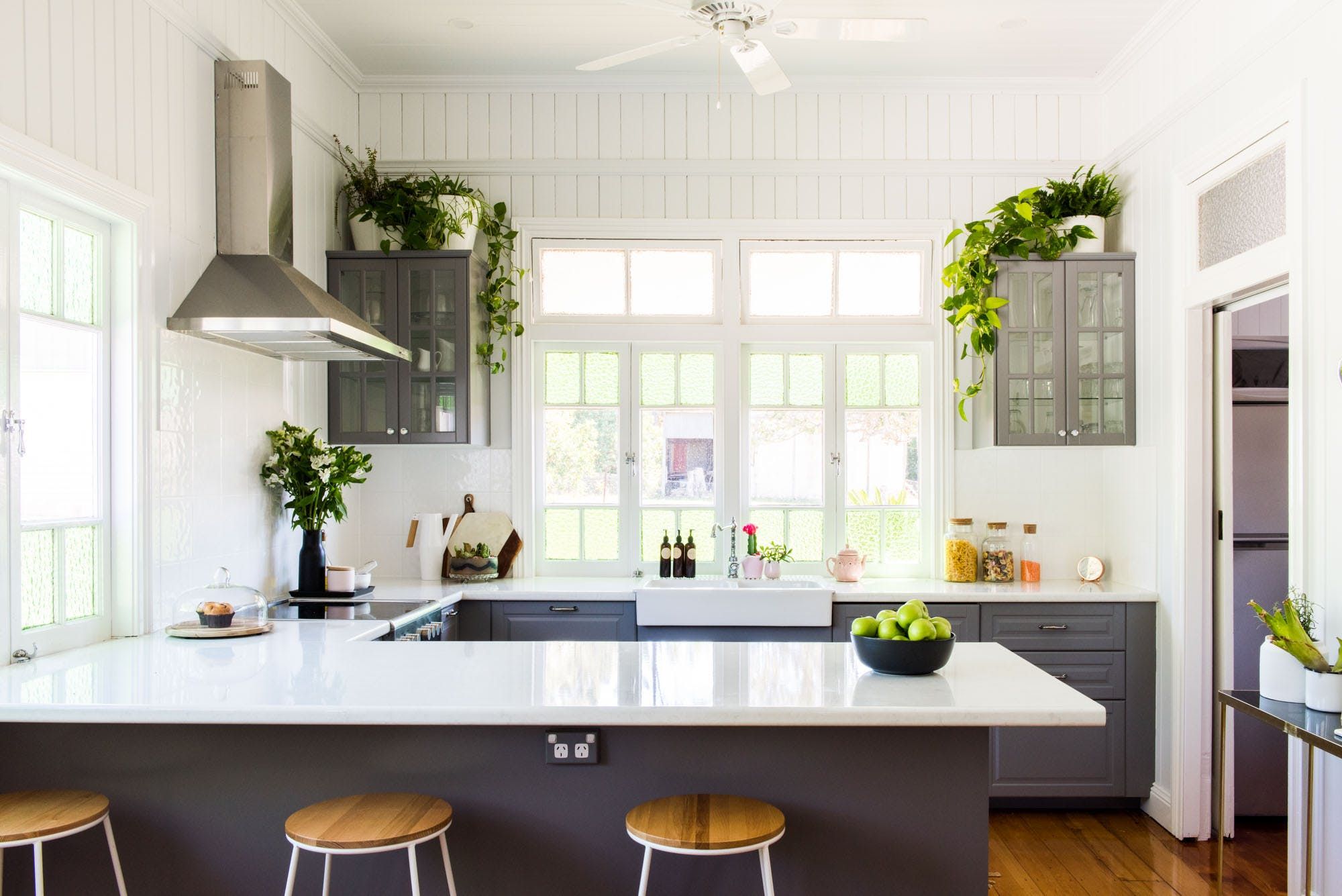 Cats and Bright Colors in an Eclectic Modern Country Home Cats and Bright Colors in an Eclectic Modern Country Home