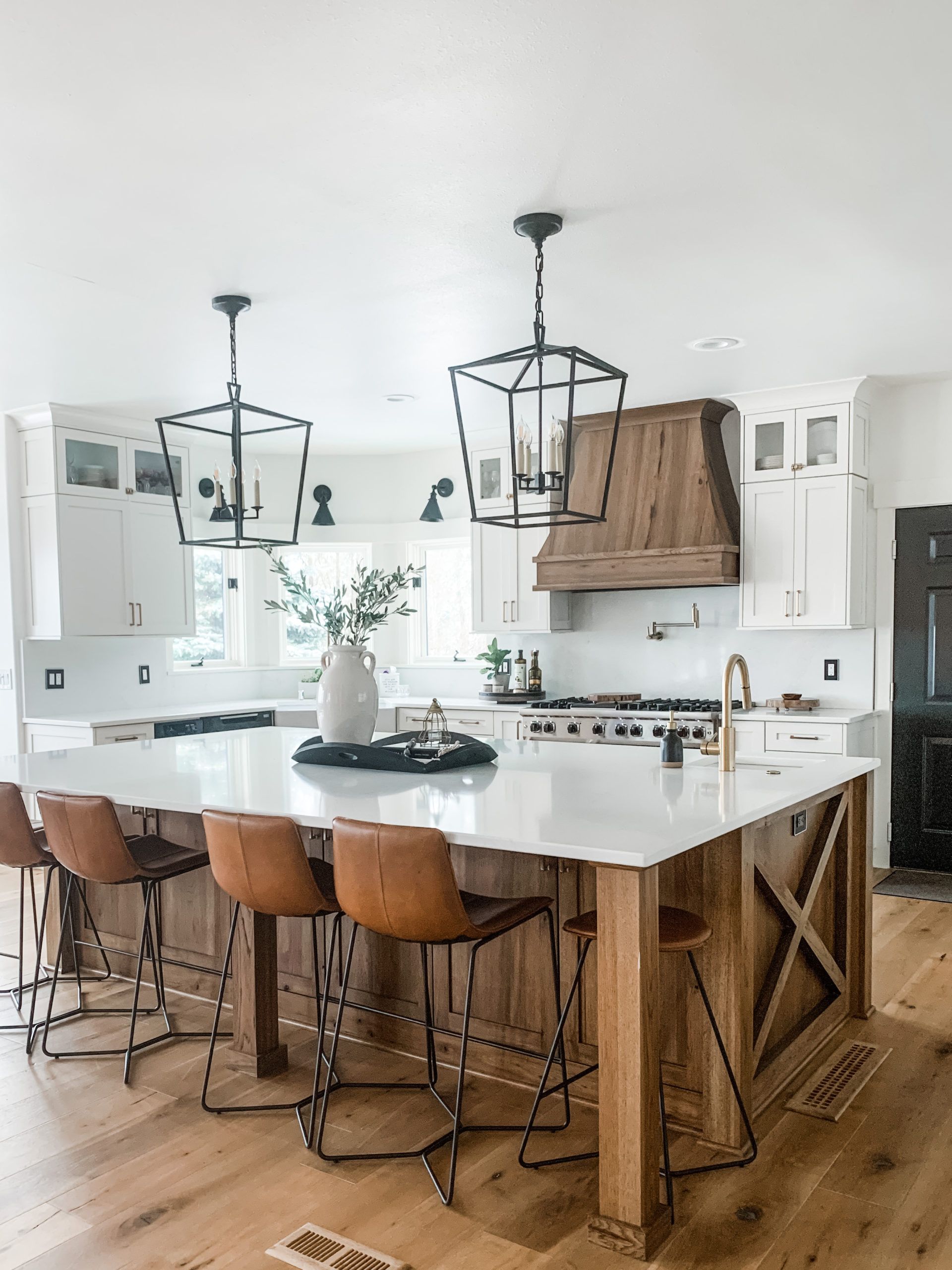 Grain_and_Frame_Are-Farmhouse-Tables-In-Style_6_A Modern Spin on Farmhouse Trends Grain_and_Frame_Are-Farmhouse-Tables-In-Style_6_A Modern Spin on Farmhouse Trends