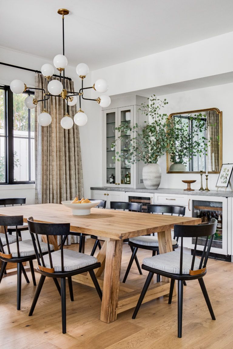 Grain_and_Frame_Are-Farmhouse-Tables-In-Style_8_The bases vary Grain_and_Frame_Are-Farmhouse-Tables-In-Style_8_The bases vary